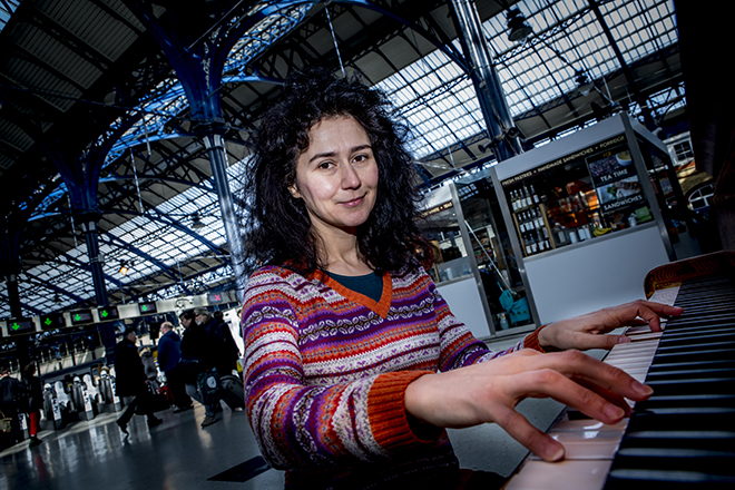 Polina Shephard tinkering on the ivories at Brighton Station's piano